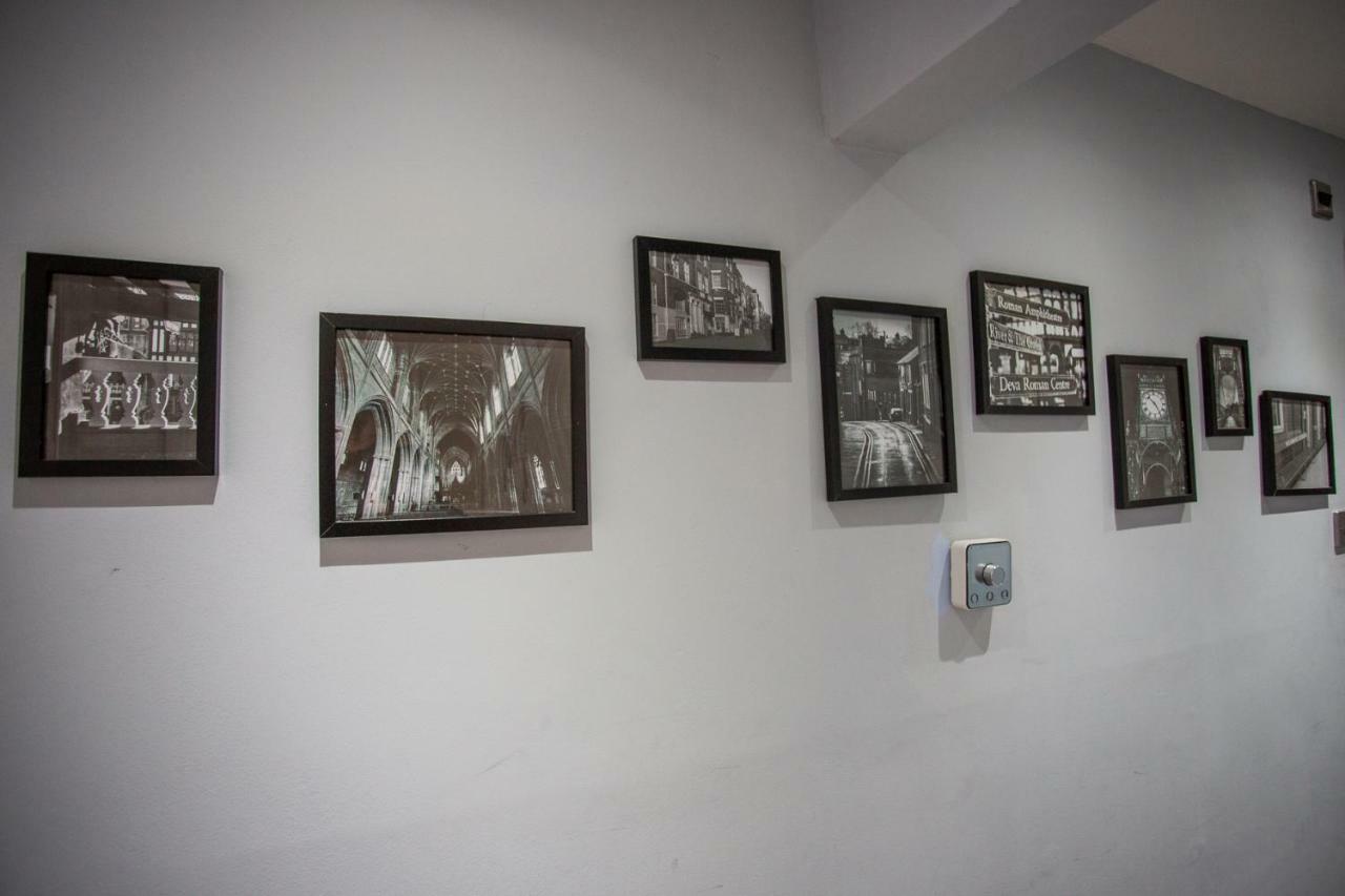 Most Central Luxury Apartment - Sleeps 4 & Free Parking! Chester Ngoại thất bức ảnh