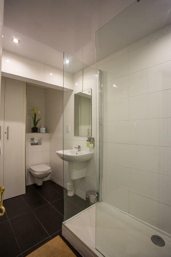 Most Central Luxury Apartment - Sleeps 4 & Free Parking! Chester Ngoại thất bức ảnh
