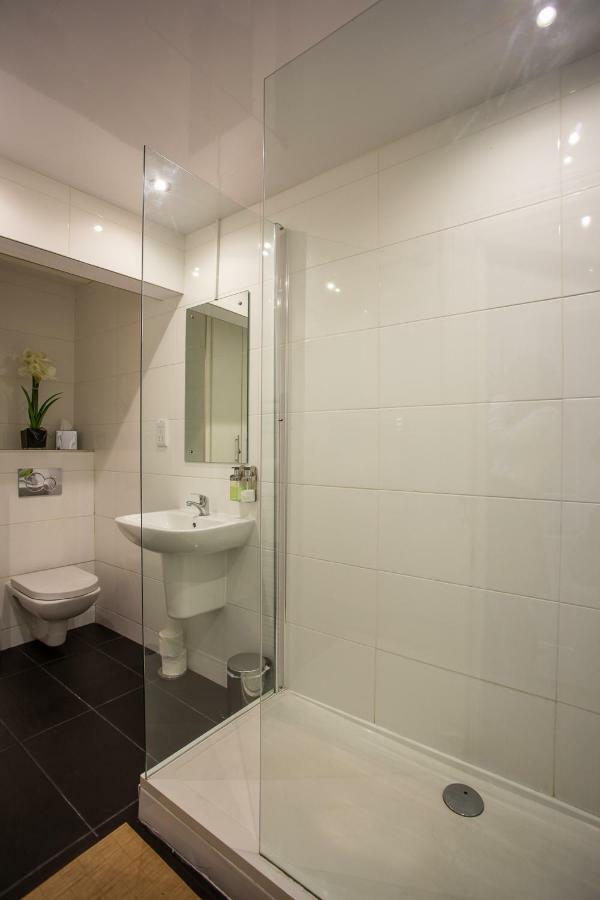 Most Central Luxury Apartment - Sleeps 4 & Free Parking! Chester Ngoại thất bức ảnh