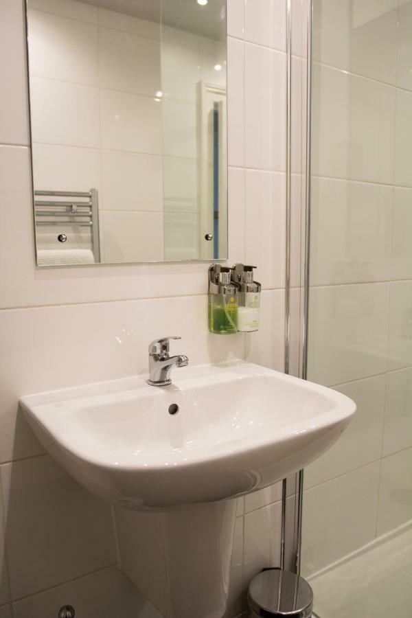 Most Central Luxury Apartment - Sleeps 4 & Free Parking! Chester Ngoại thất bức ảnh