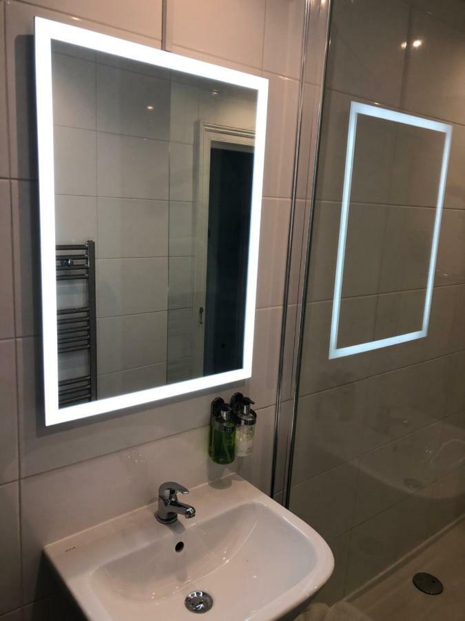 Most Central Luxury Apartment - Sleeps 4 & Free Parking! Chester Ngoại thất bức ảnh